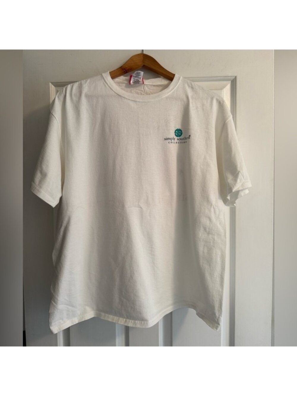 Simply Southern White Pig Design Women’s T-Shirt Size L